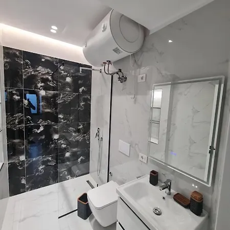 Am Luxury ティラナ