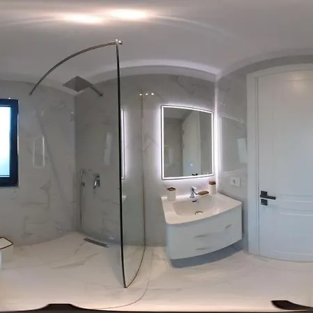 Am Luxury * Tirana