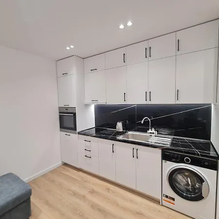 Am Luxury * ティラナ